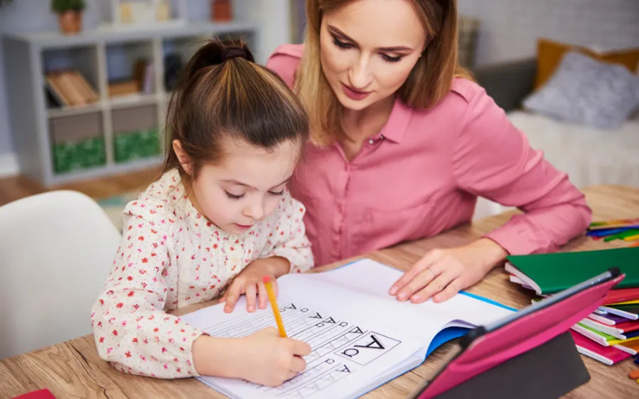 آموزش زبان انگلیسی به کودکان ۷ تا ۱۲ سال به شیوه کودکمحور و تعاملی